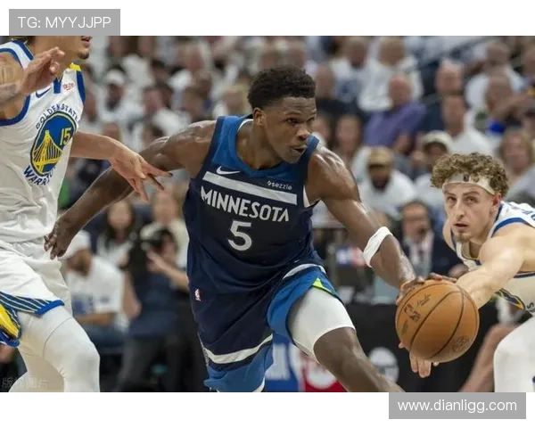 爱德华兹轻松砍下25分7板5助 第三节独得15分引领球队反击