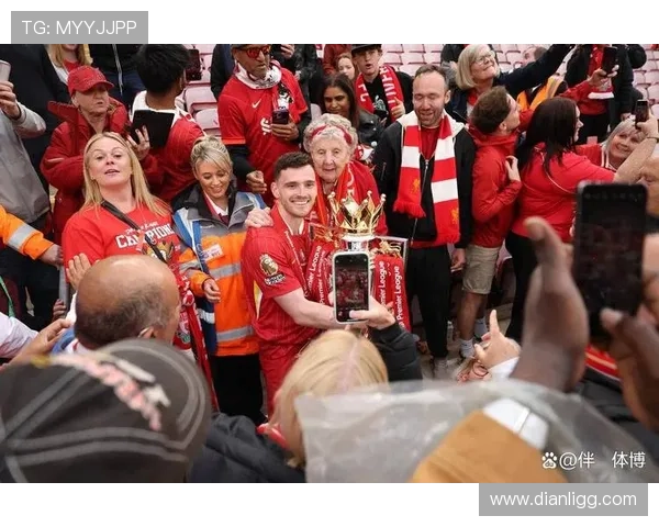 暖心时刻维尔茨献出利物浦首助攻队友拥抱庆贺共同见证温情瞬间