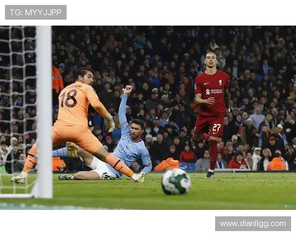 弗拉霍维奇半空门射门击中门框越位在先遗憾错失绝佳得分良机