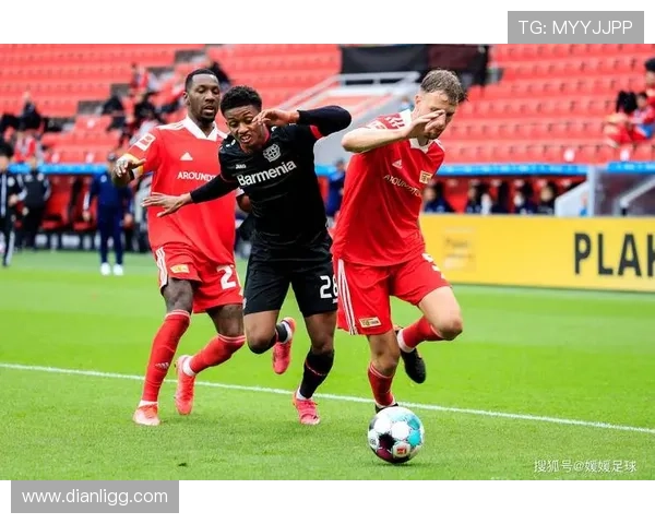 拜仁主力今日室内训练 17岁后腰兰贝首次参与合练